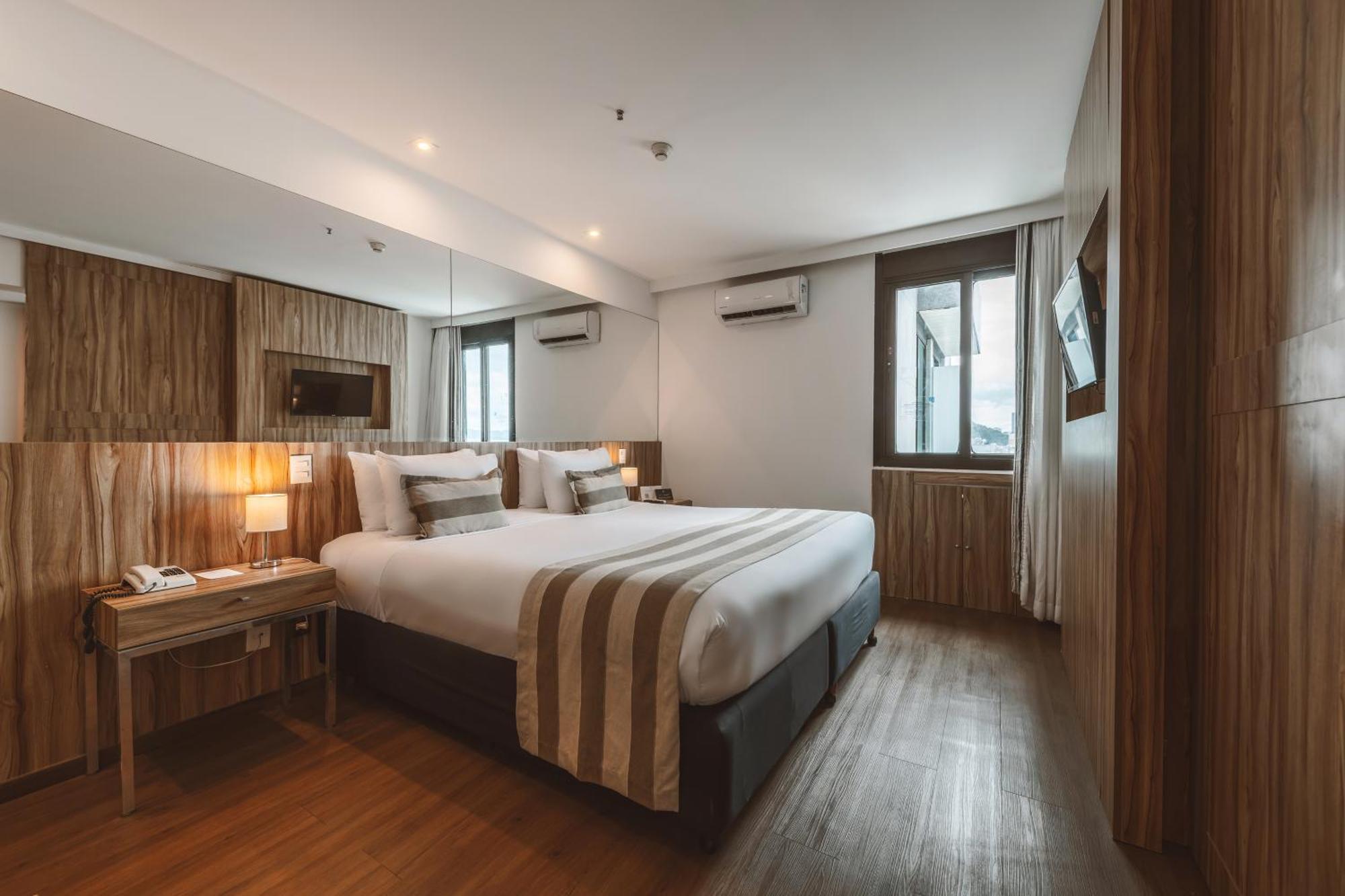 Suite with Side Sea View