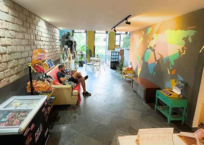 Por el Mundo Hostel